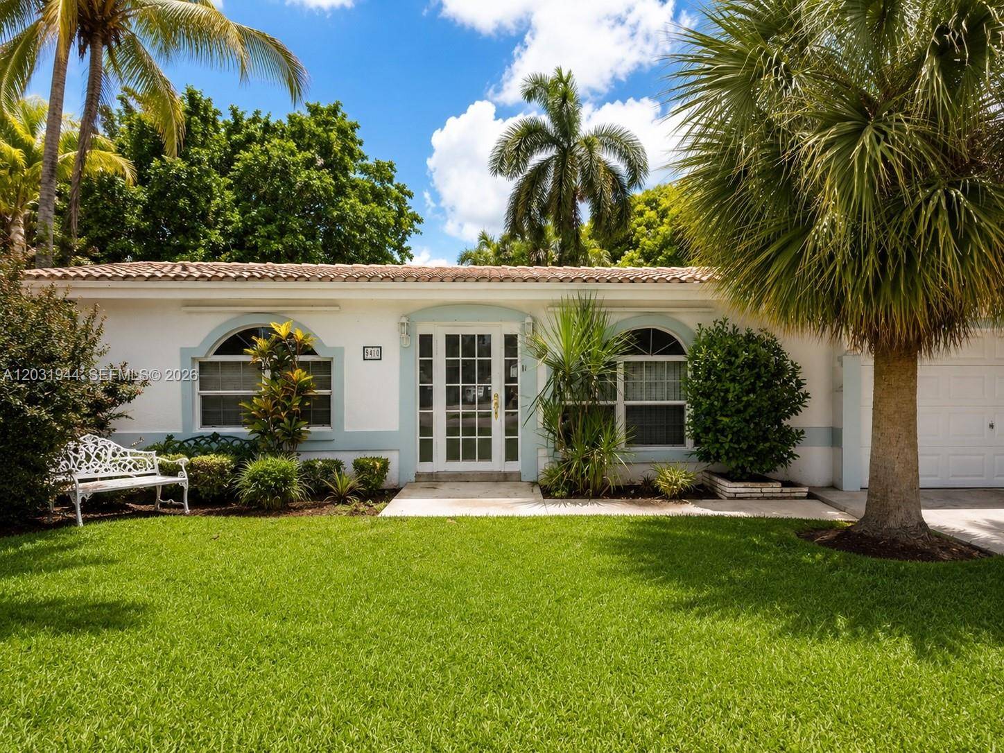 800 NE 2nd CtHallandale Beach - picture