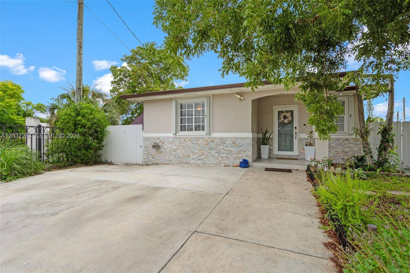 1430 NW 5th AveFlorida City - picture