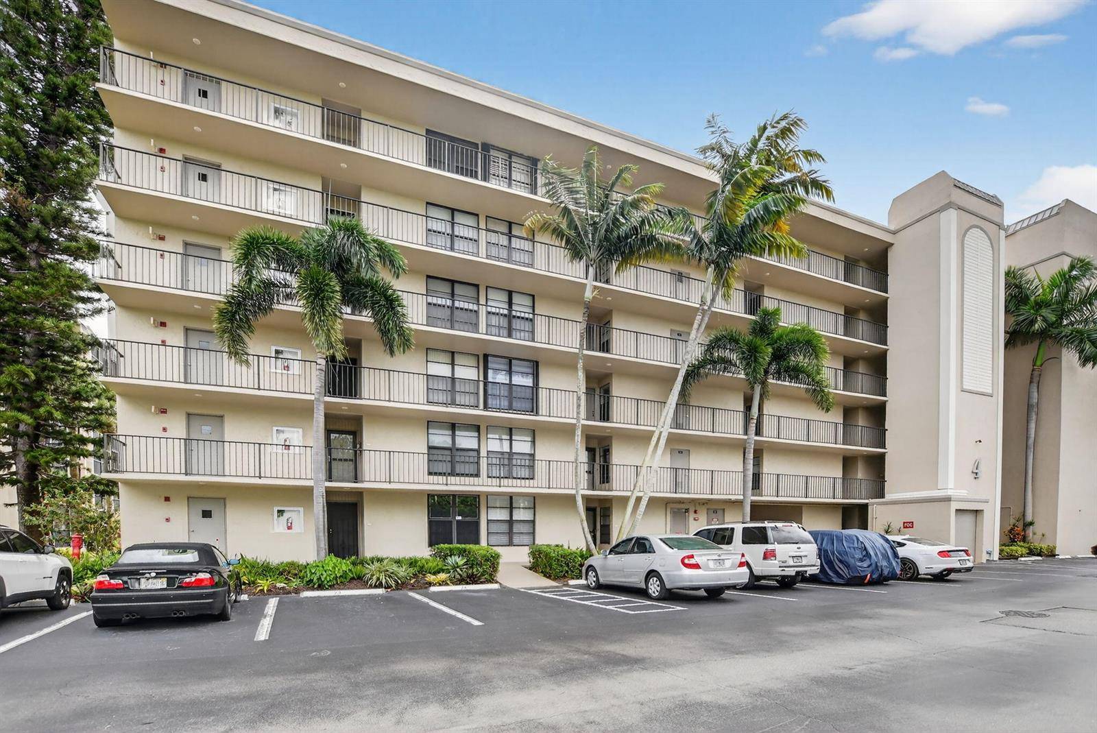 4 Royal PalmBoca Raton - BOCA BAYOU CONDO condo unit 601 - picture