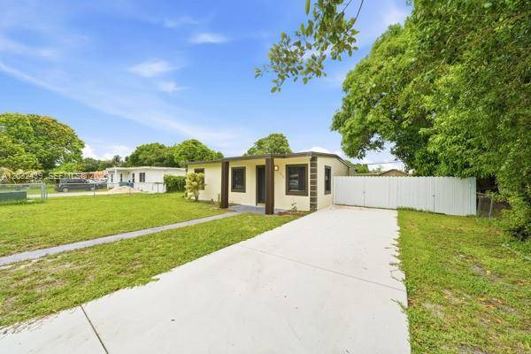 2520 NW 160th StMiami Gardens - picture