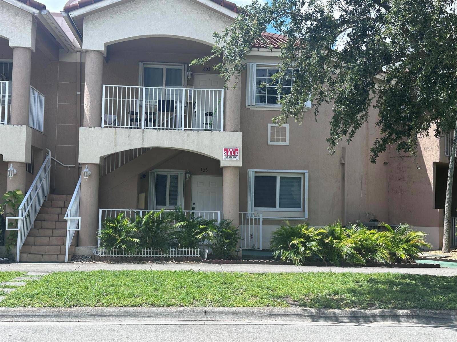 300 E 4thHialeah - LOS PORTALES SEC B CONDO condo unit 103 - picture