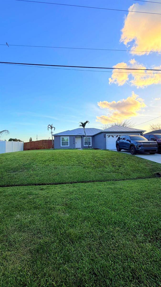 2456 SW MonterreyPort St. Lucie - picture