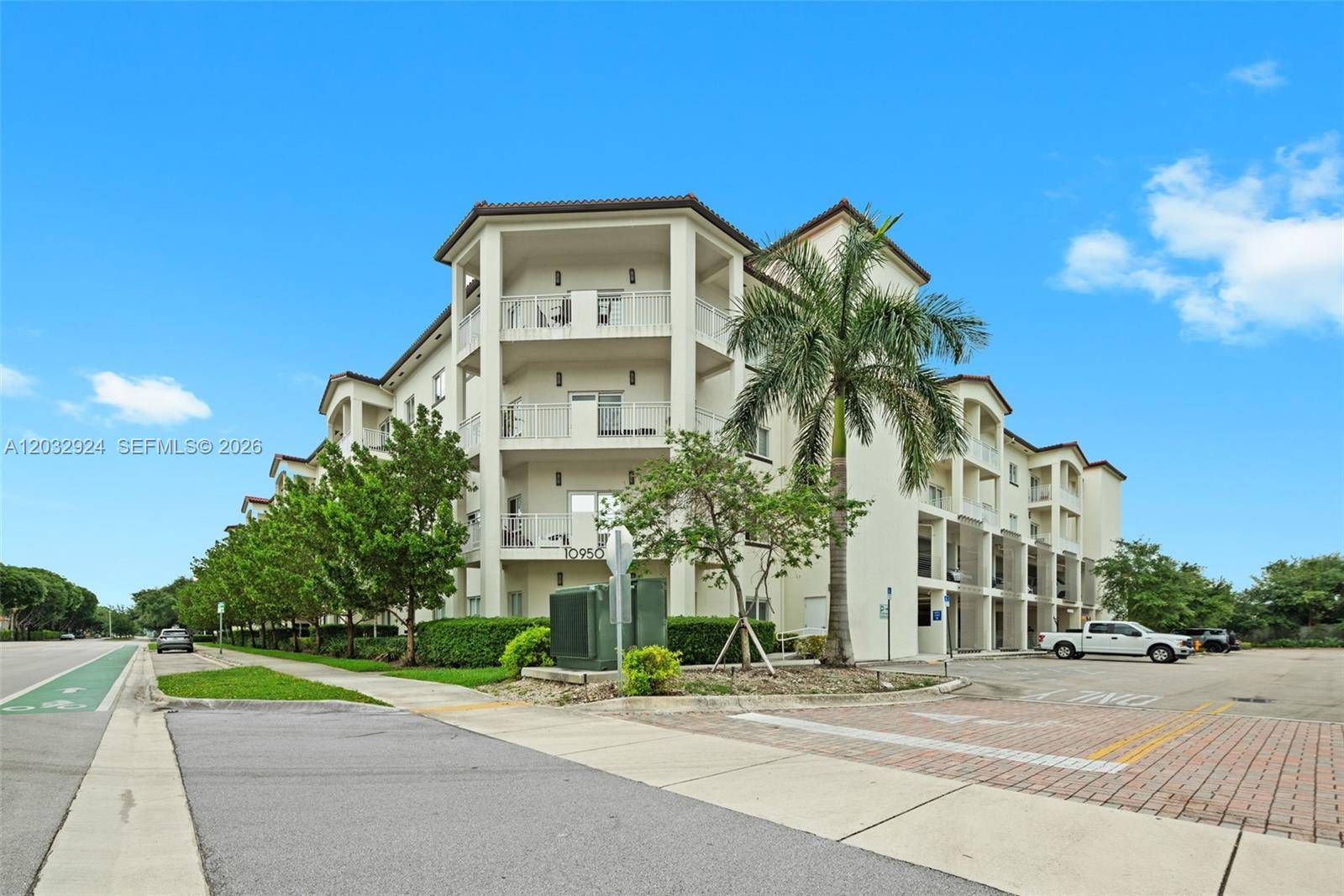 10950 NW 82nd StDoral - ISLANDS AT DORAL 1ST ADDI condo unit 213 - picture