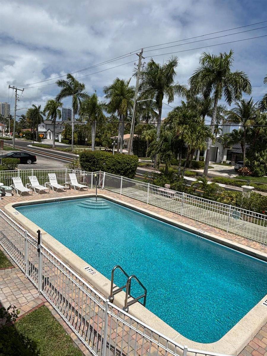 500 Layne BlvdHallandale Beach - NATCHEZ CO-OP condo unit 12 - picture