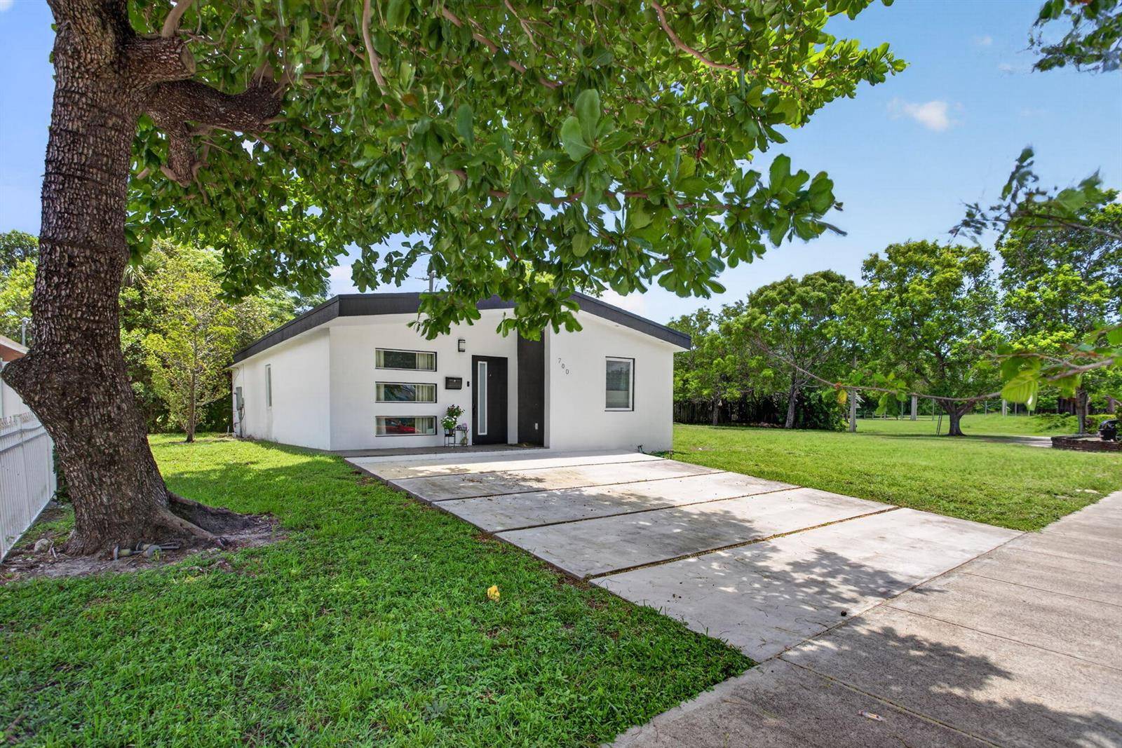 700 NW 17thPompano Beach - picture