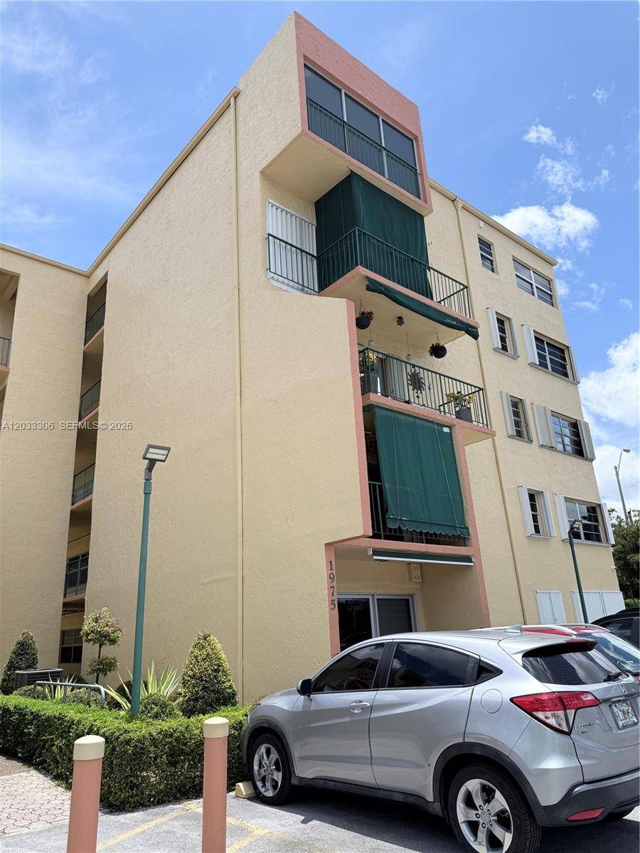 1975 W 44th PlHialeah - Condo 5+ Stories,Condo condo unit 401 - picture