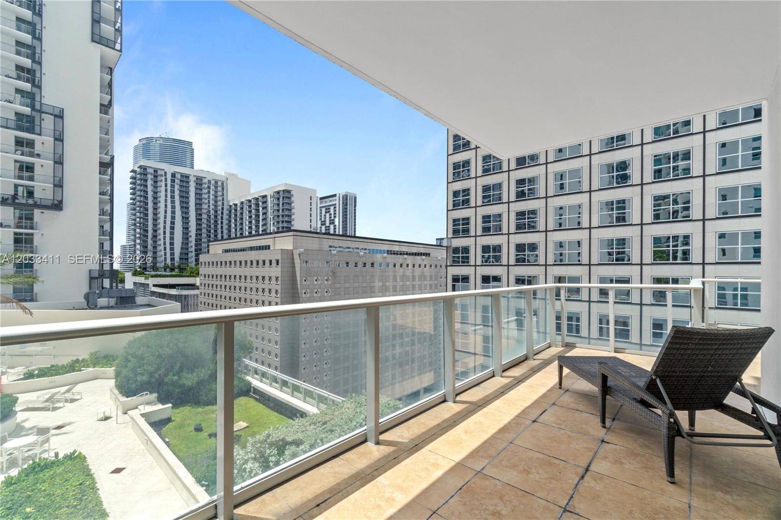 300 S Biscayne BlvdMiami - MET 1 CONDO condo unit T-1411 - picture