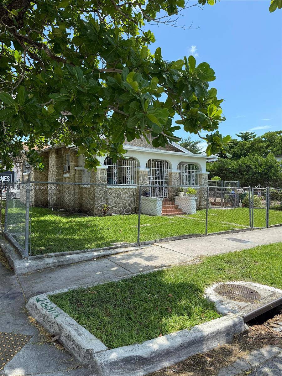 1269 NW 4th StMiami - picture
