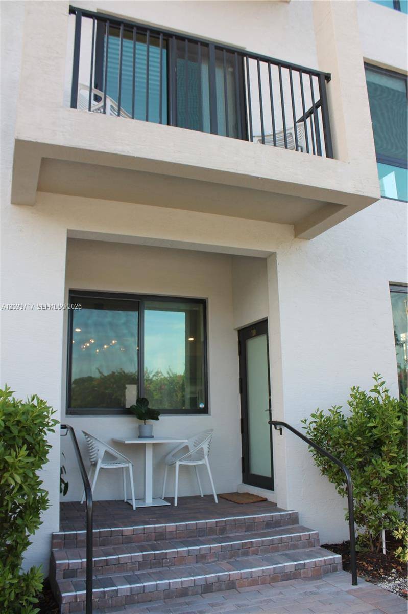 8265 NW 41 STDoral - Townhouse condo unit C-110 - picture