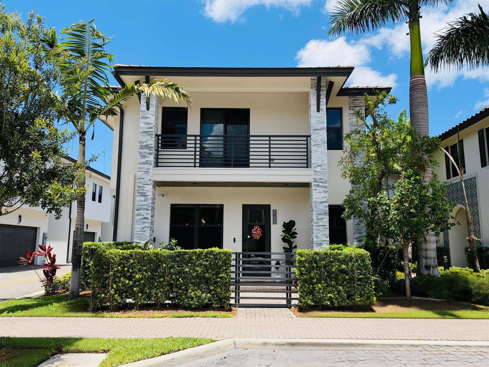 8288 NW 44thDoral - picture