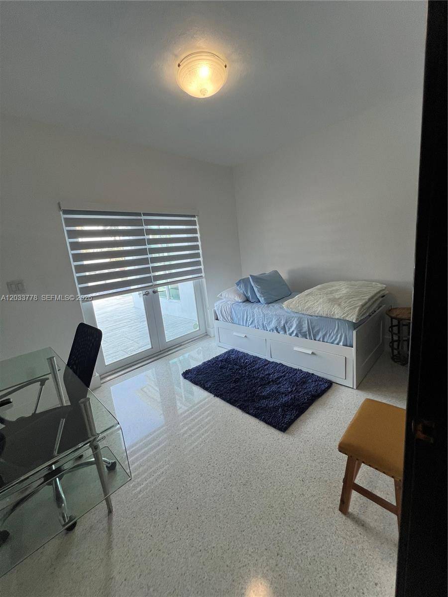 1100 NE 84th StMiami - picture