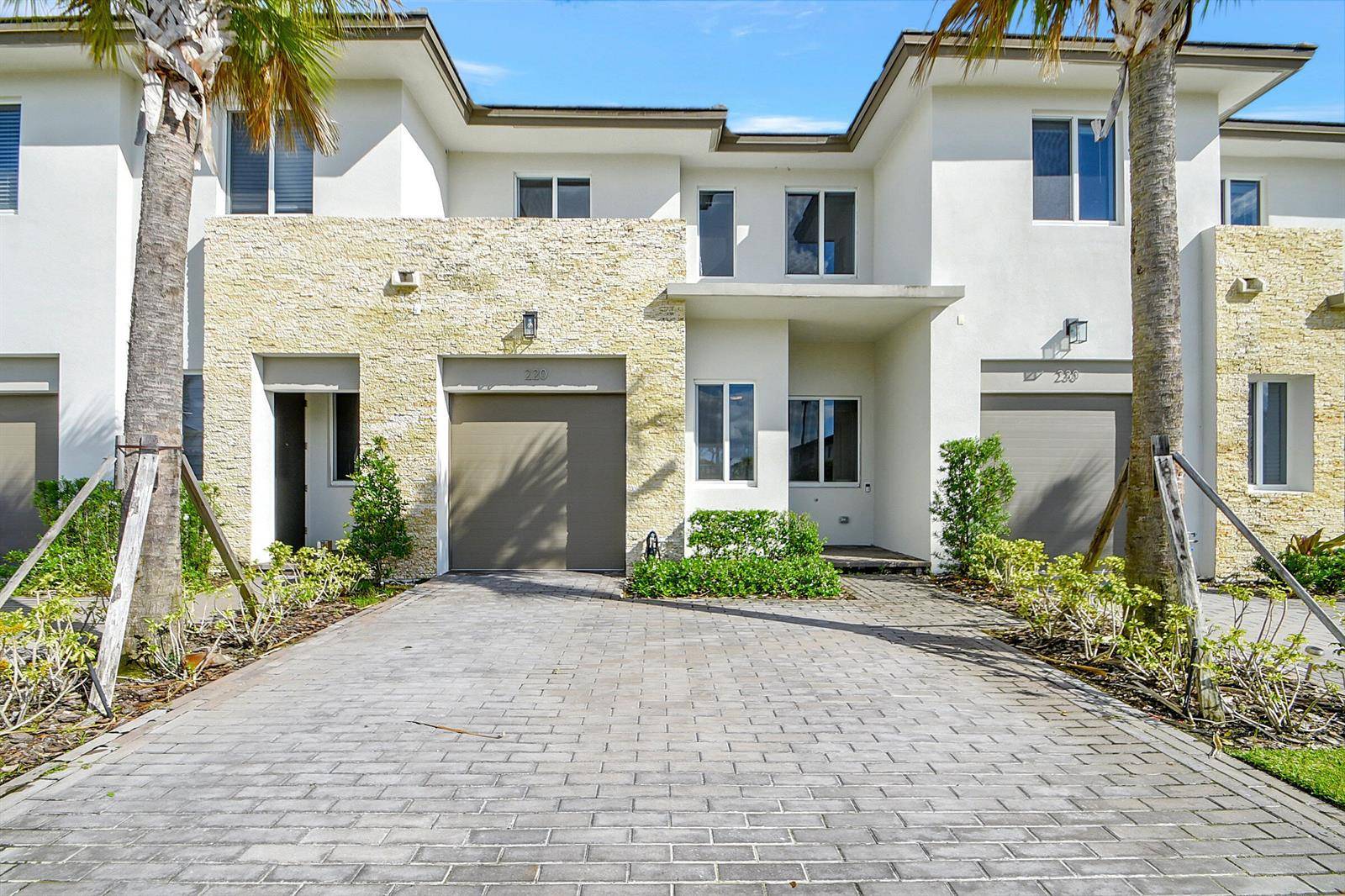 220 PioneerRoyal Palm Beach - picture