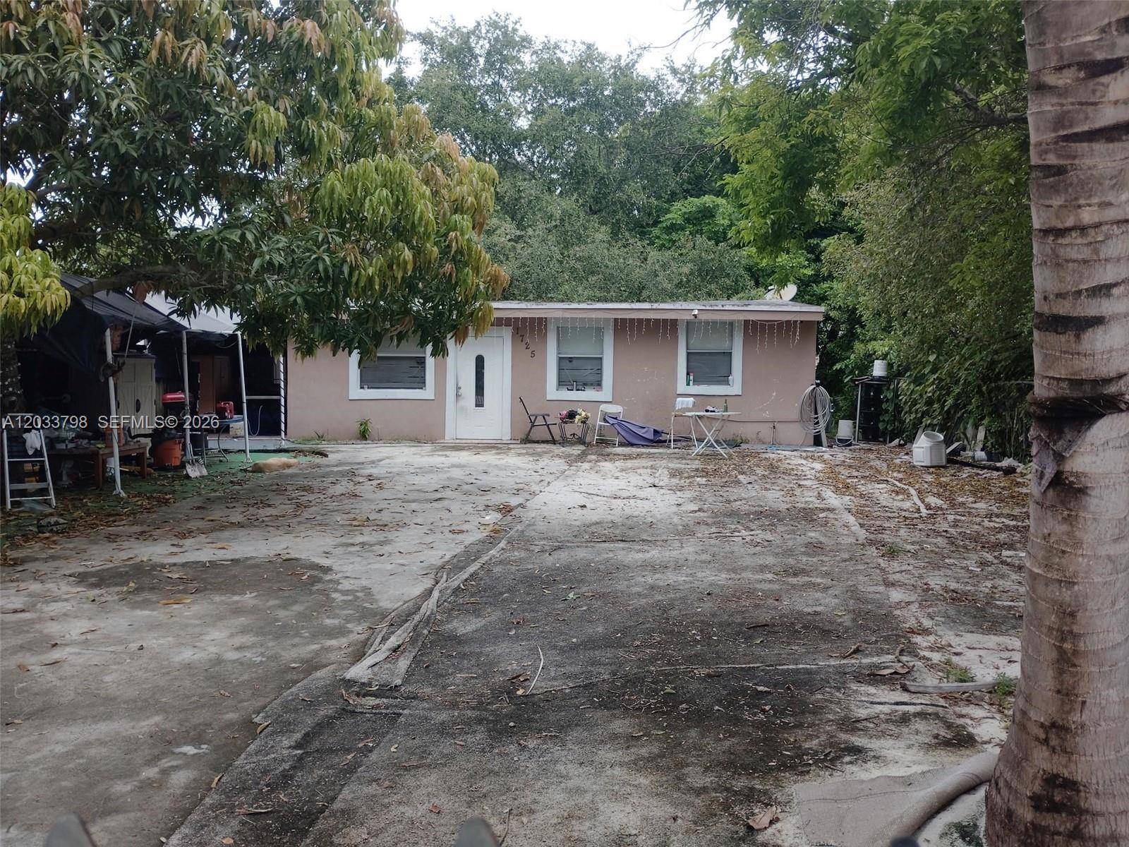 1725 NW 111th StMiami - picture