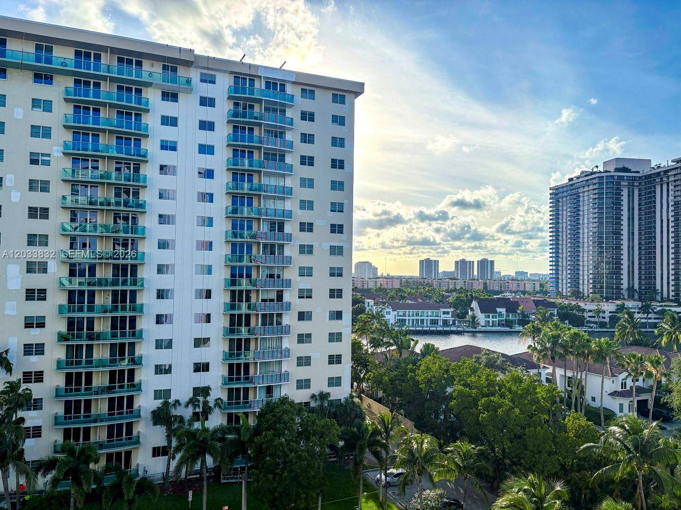19380 Collins AveSunny Isles Beach - Condo/Co-Op/Annual,Condo condo unit 827 - picture