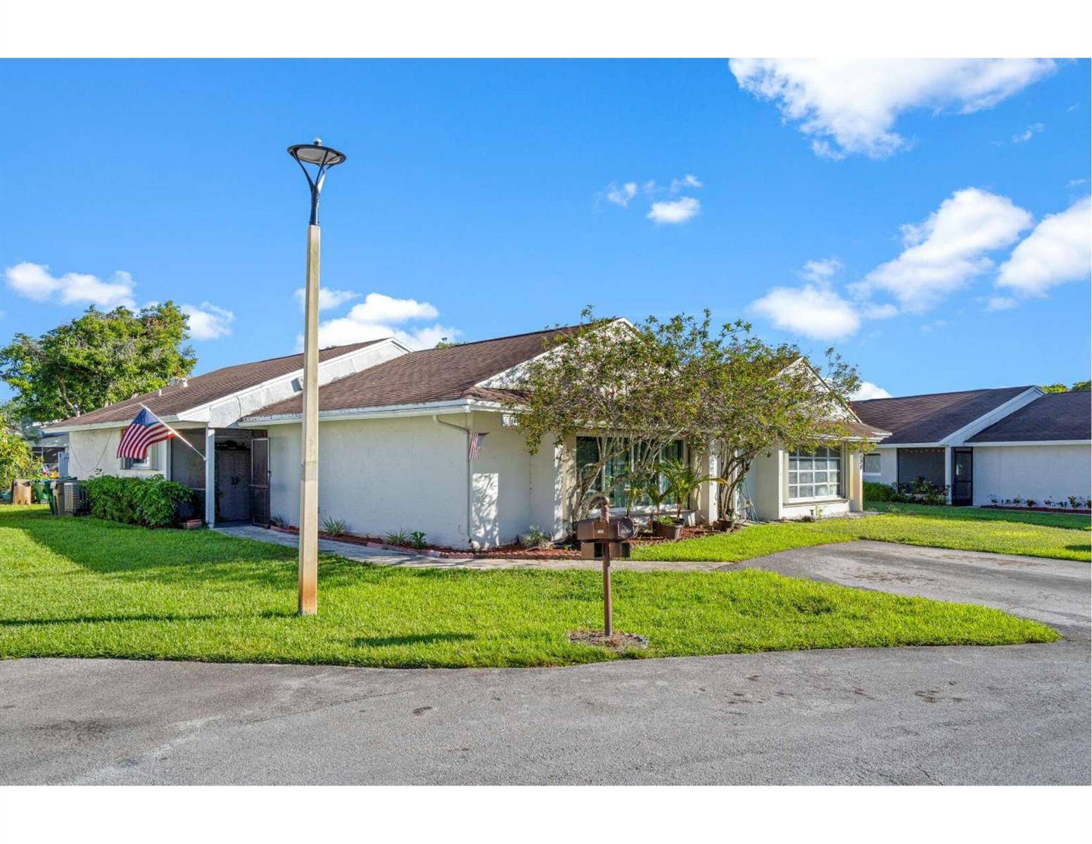 8634 Bridle PathDavie - ALPINE WOODS ESTATES NO II,Alpine Woods condo unit 1 - picture