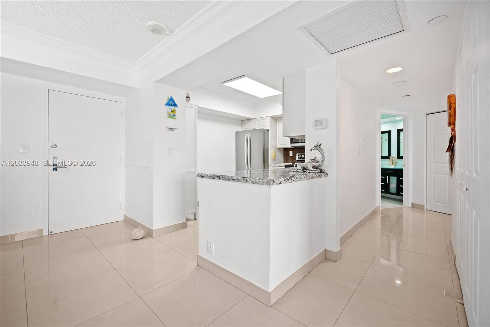 19101 NE 36th CtAventura - MYSTIC POINTE CONDO NO TH condo unit 504 - picture