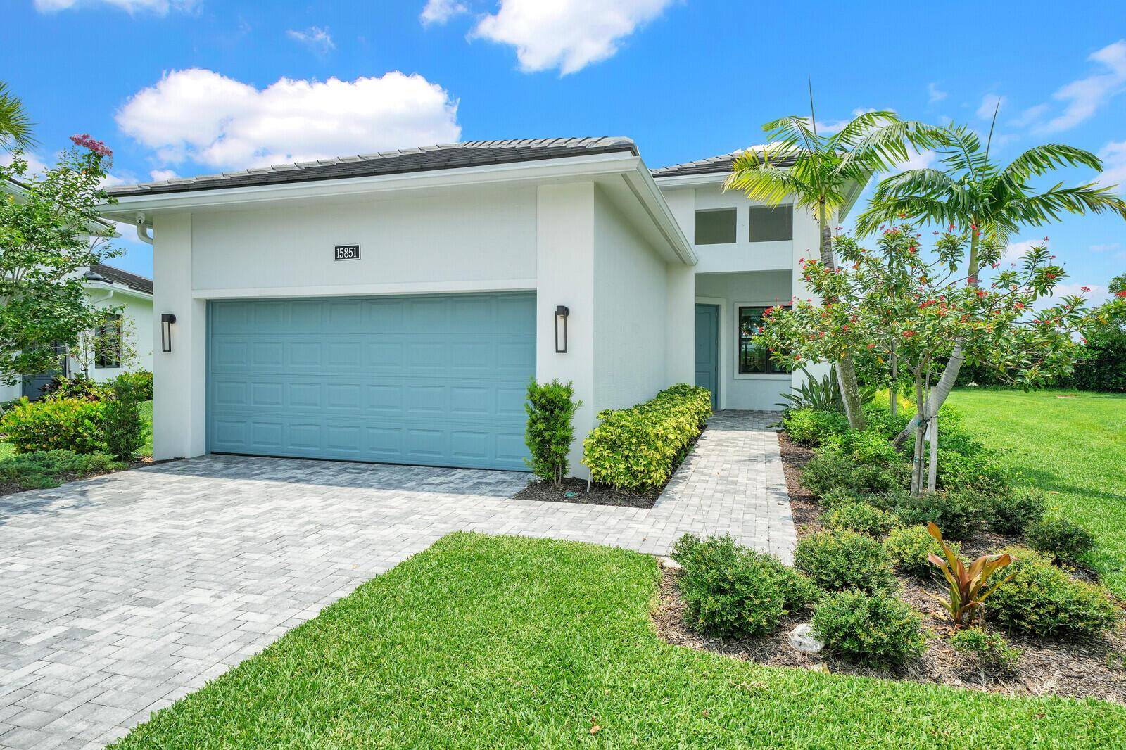 15851 AlysWestlake - picture