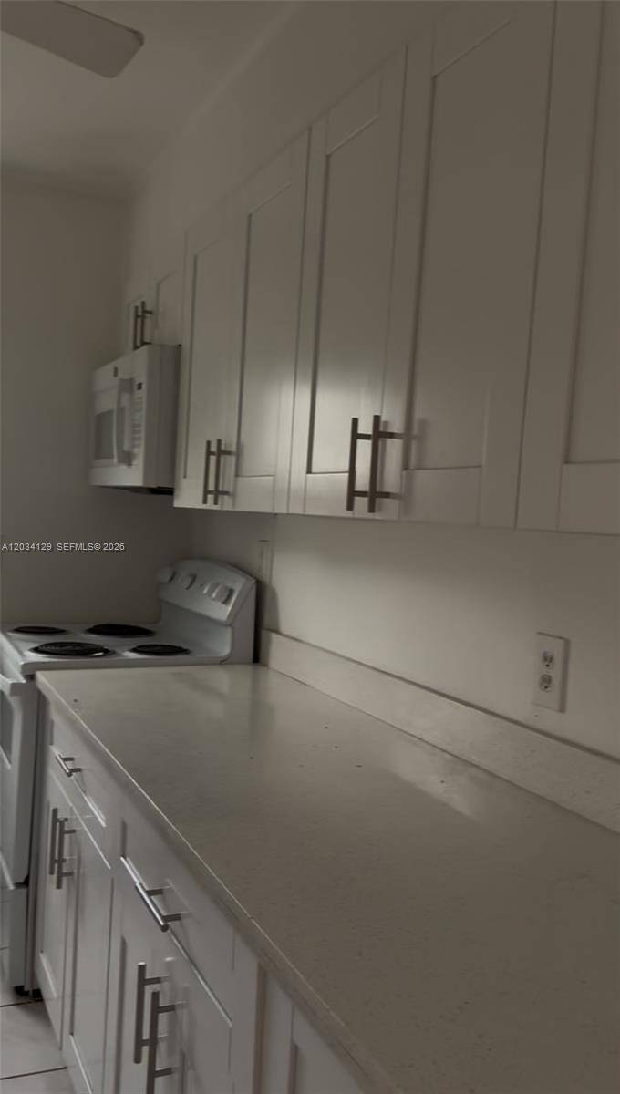 6732 Atlanta StHollywood - picture