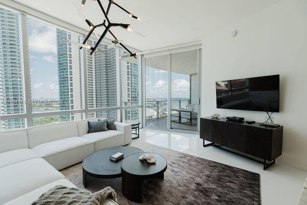 851 NE 1st AveMiami - PARAMOUNT MIAMI WORLDCENT condo unit 2403 - picture