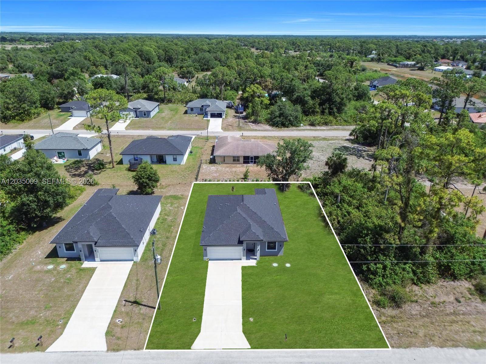 6210 Forest CourtLa Belle - picture