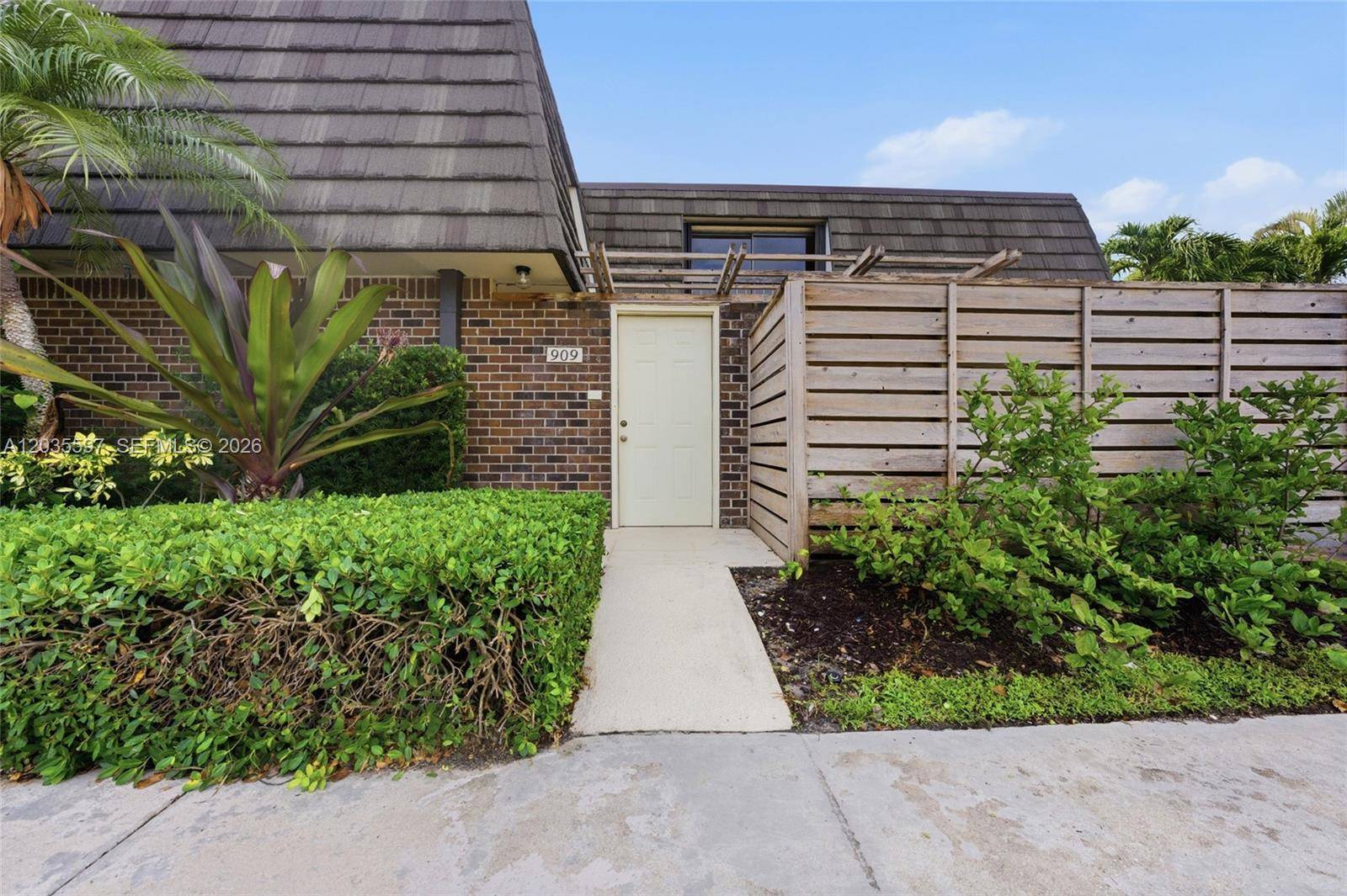 909 9th TerPalm Beach Gardens - picture
