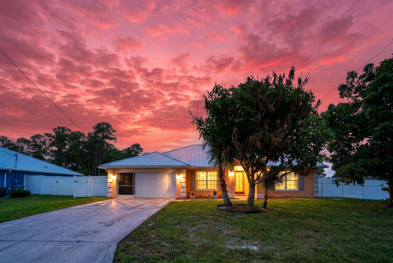 1692 SW LofgrenPort St. Lucie - picture