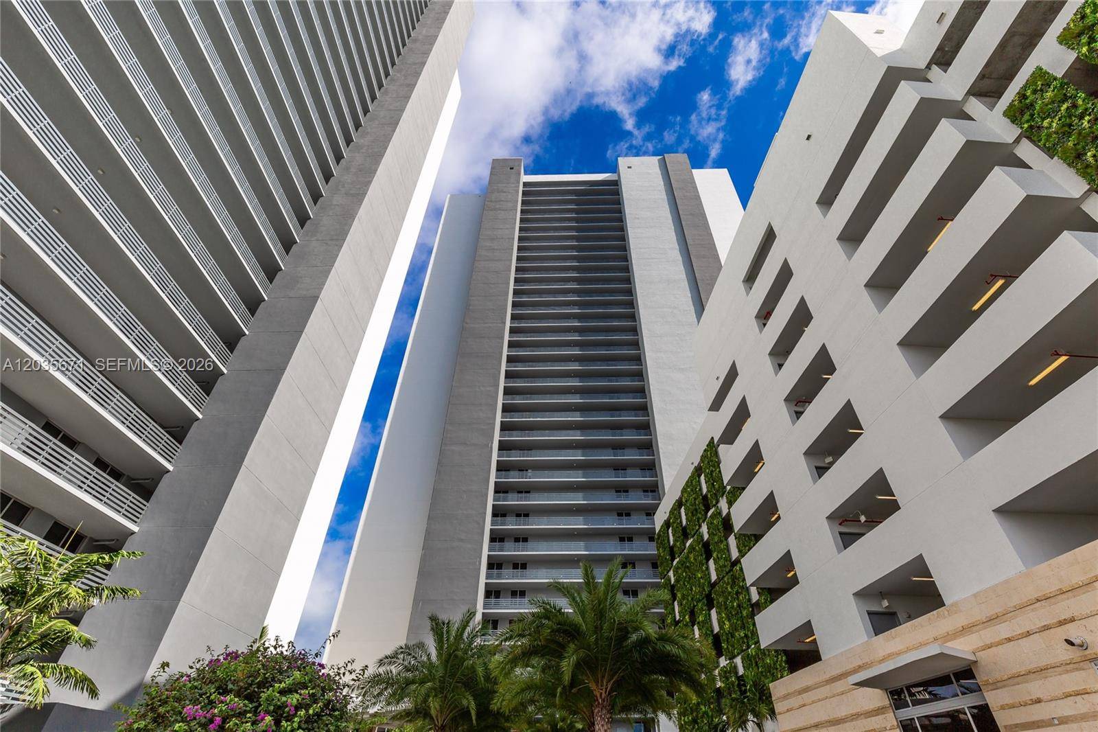 16385 Biscayne BlvdNorth Miami Beach - Condo 5+ Stories,Condo condo unit 1805 - picture