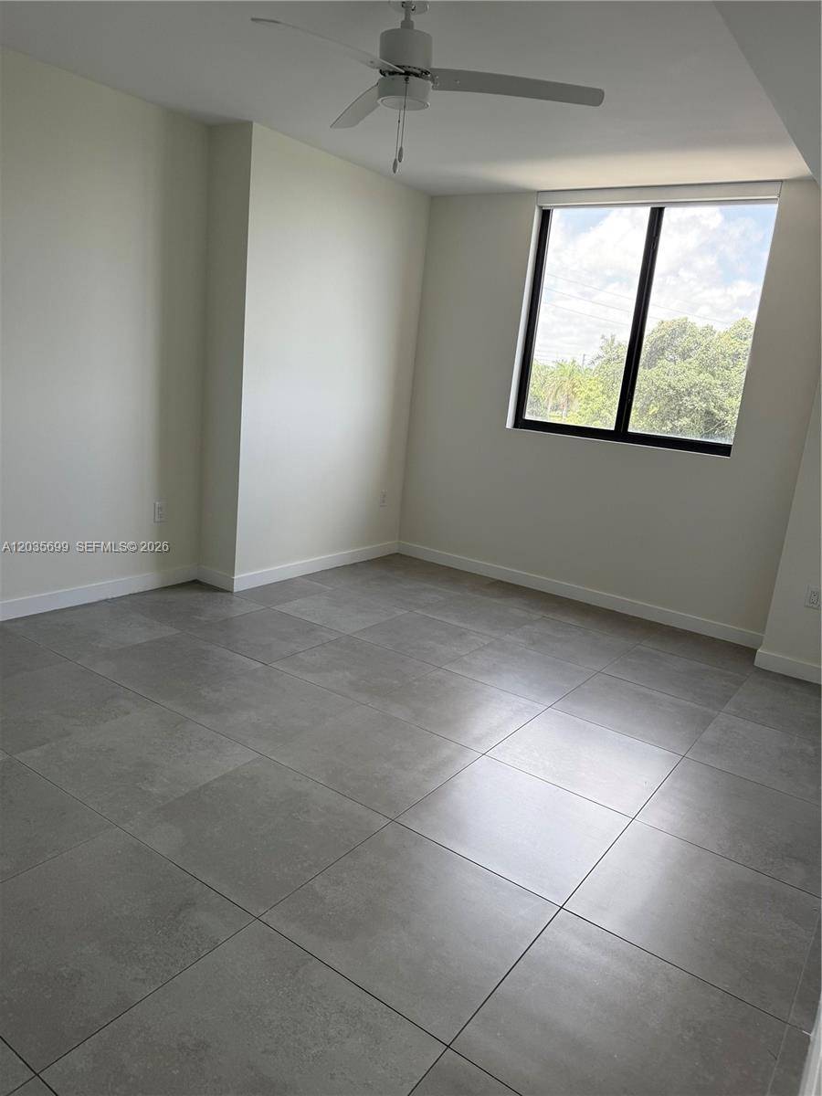 16395 Biscayne BlvdNorth Miami Beach - NORTH MIAMI BEACH PLACE condo unit 318 - picture