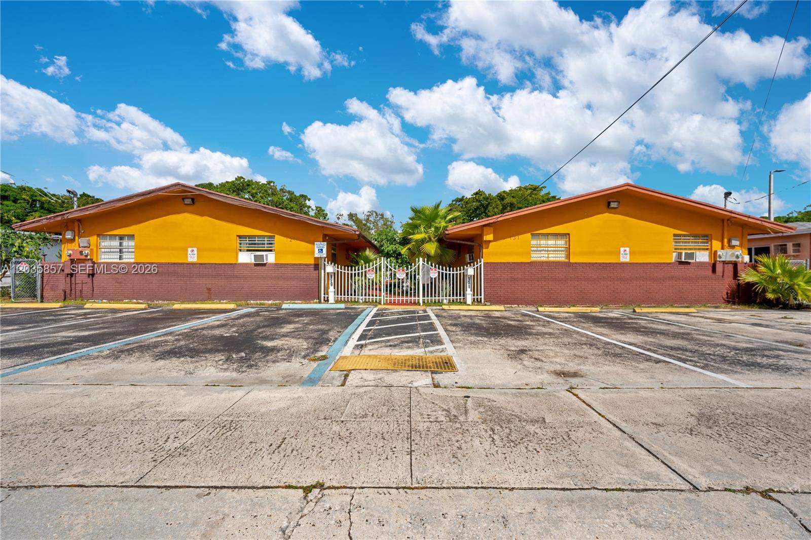 129-131 SE 5th StHallandale Beach - picture