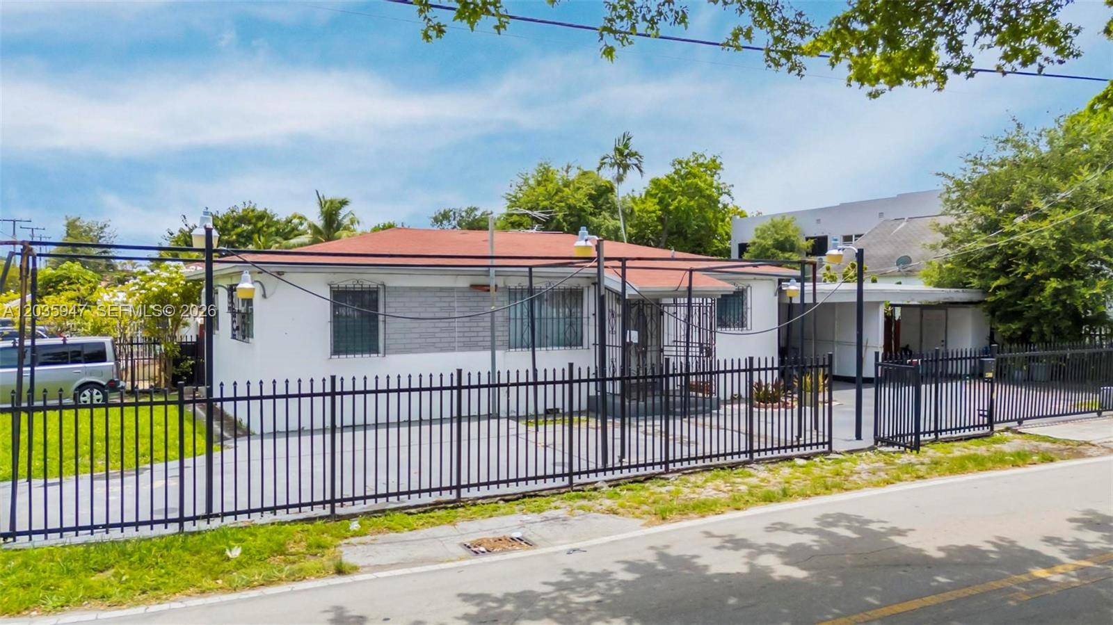2300 NW 9th StMiami - picture