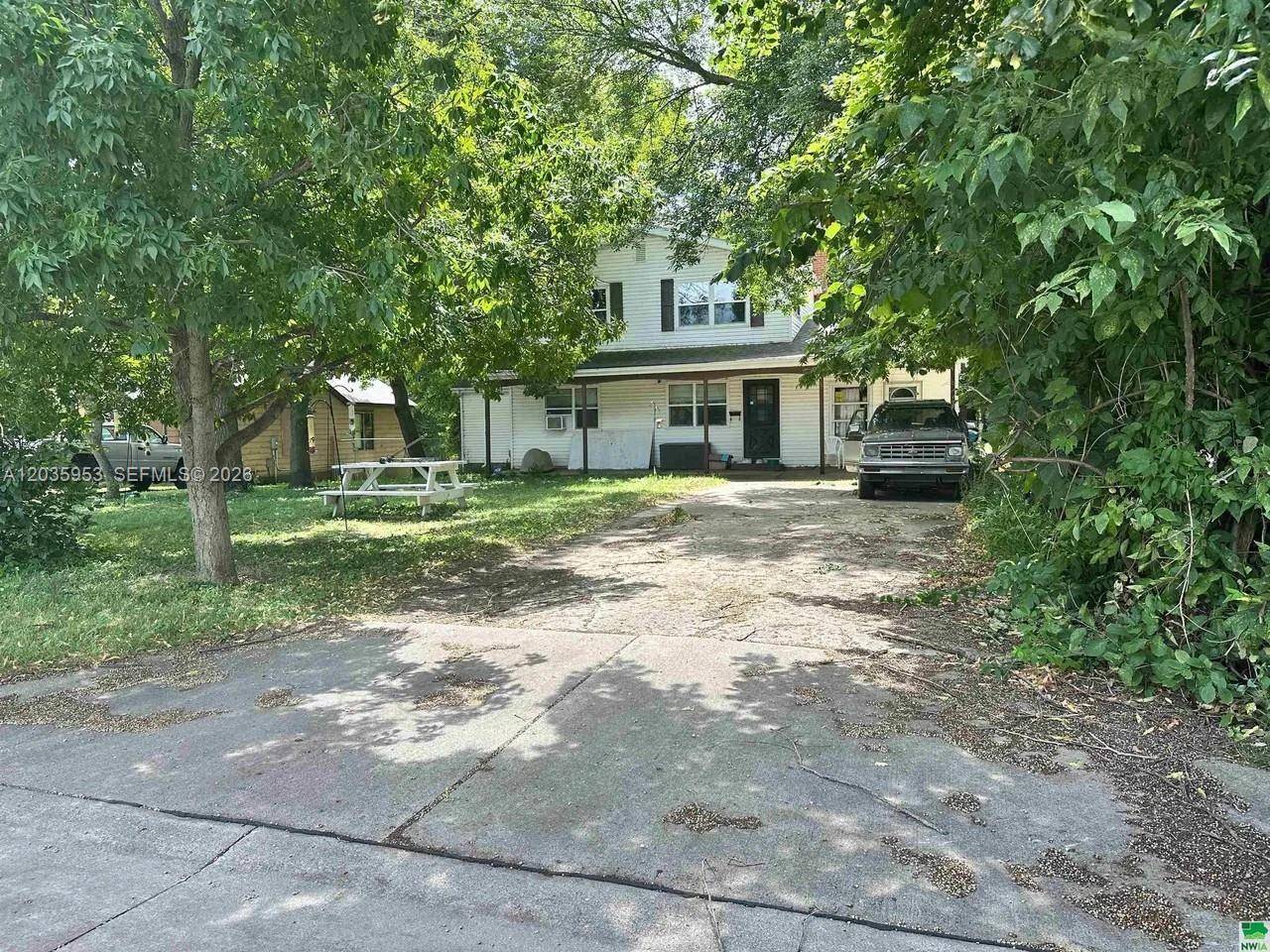 35 Hinshaw St - picture