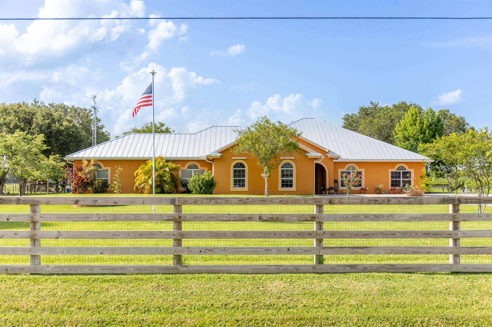 7611 SW 21stOkeechobee - picture