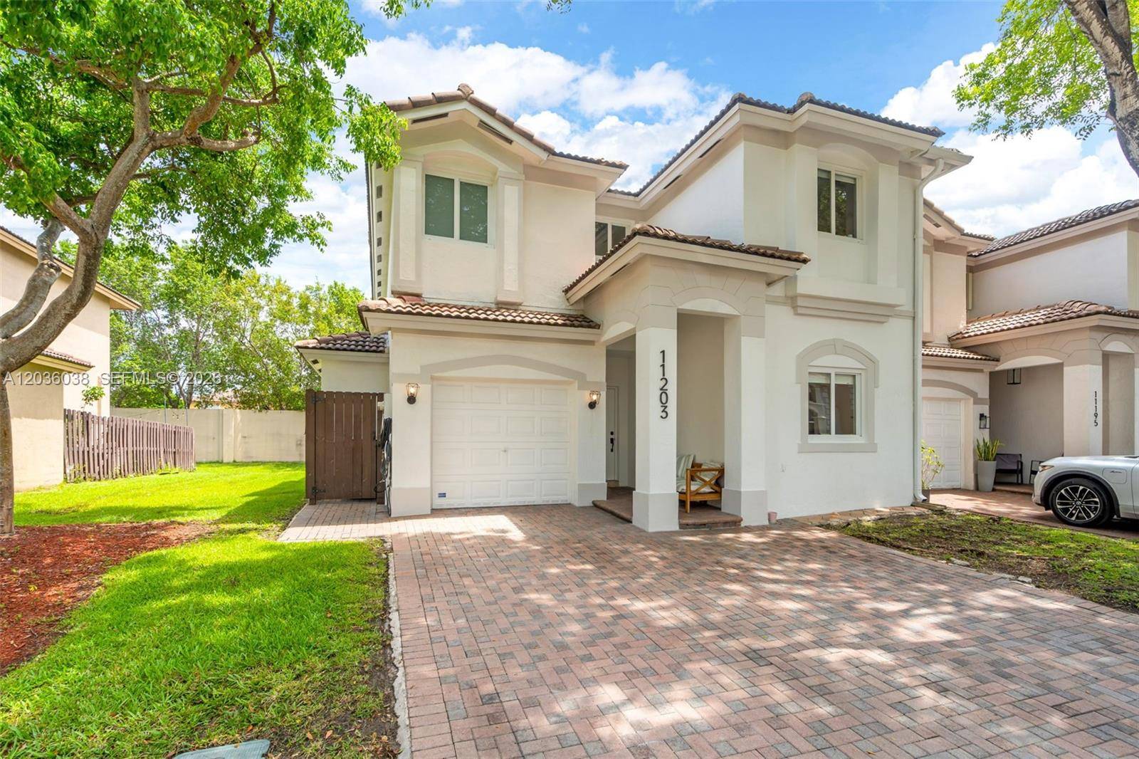 11203 NW 73rd TerDoral - picture