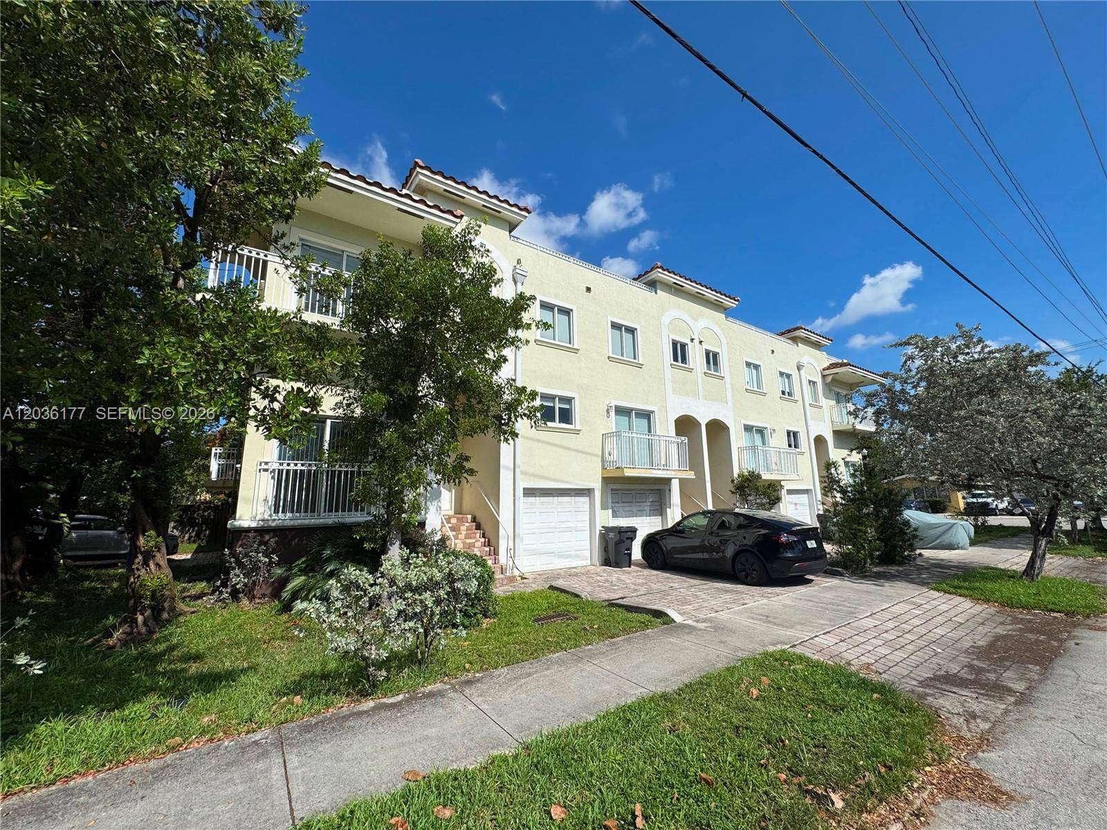 820 N 17th AveHollywood - picture