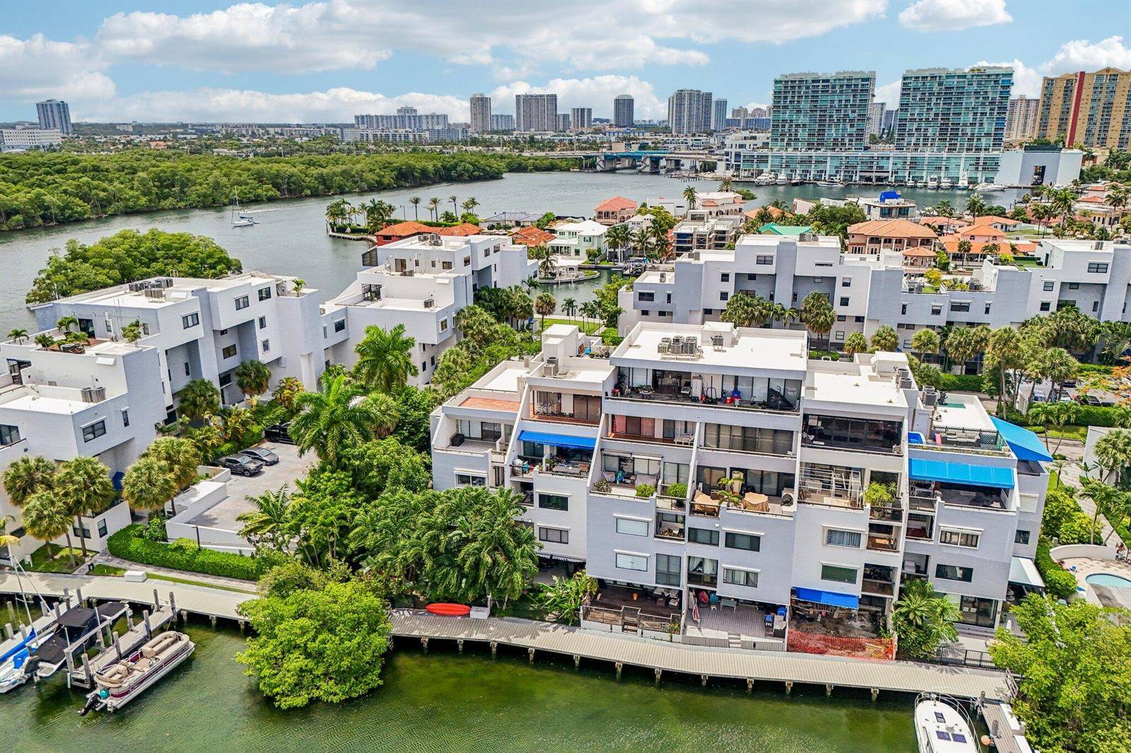 430 PoincianaSunny Isles Beach - POINCIANA IS YT & RCQ CLUB,POINCIANA ISLAND YAC condo unit 1710 - picture