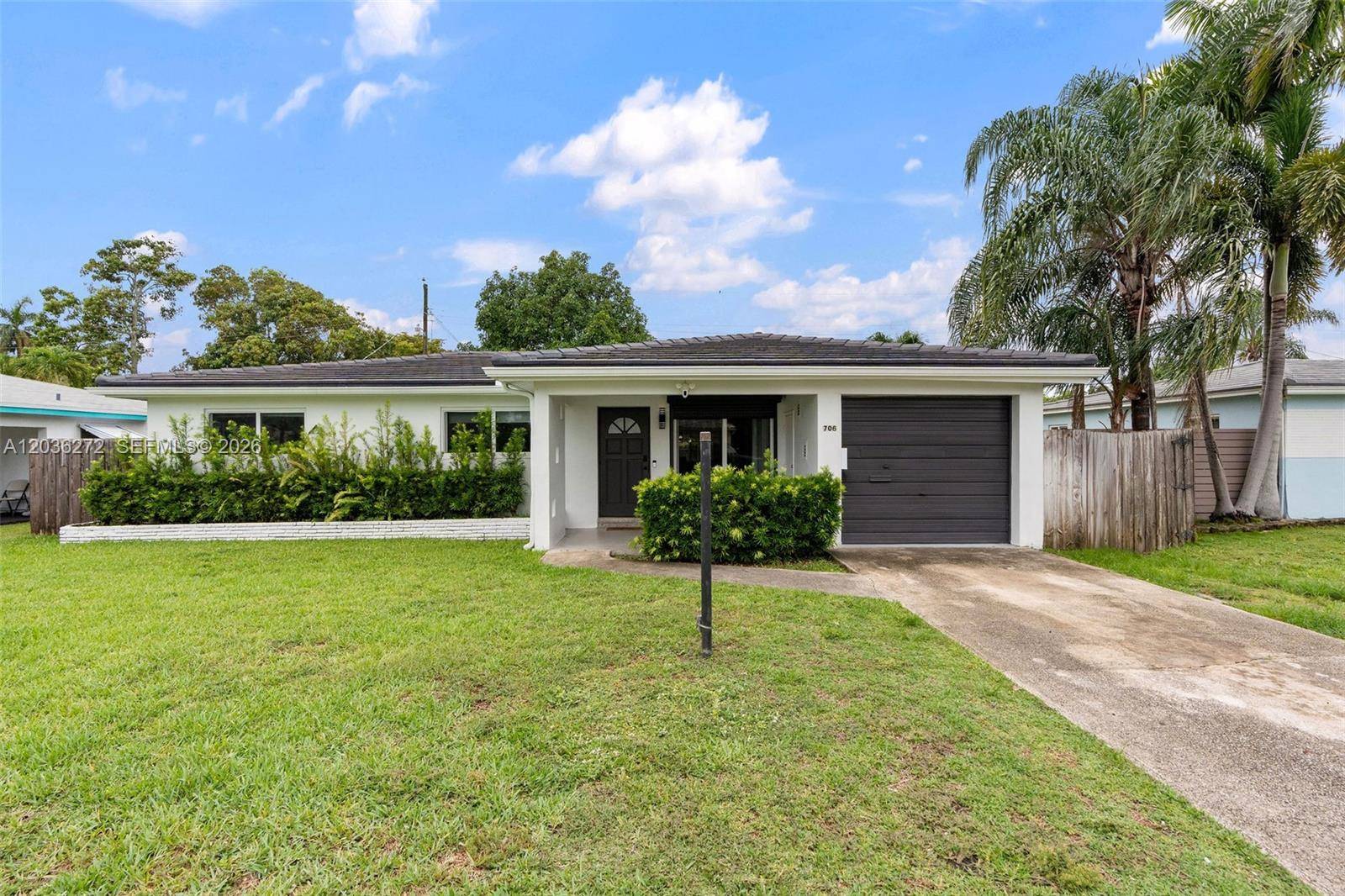706 N 32nd CtHollywood - picture