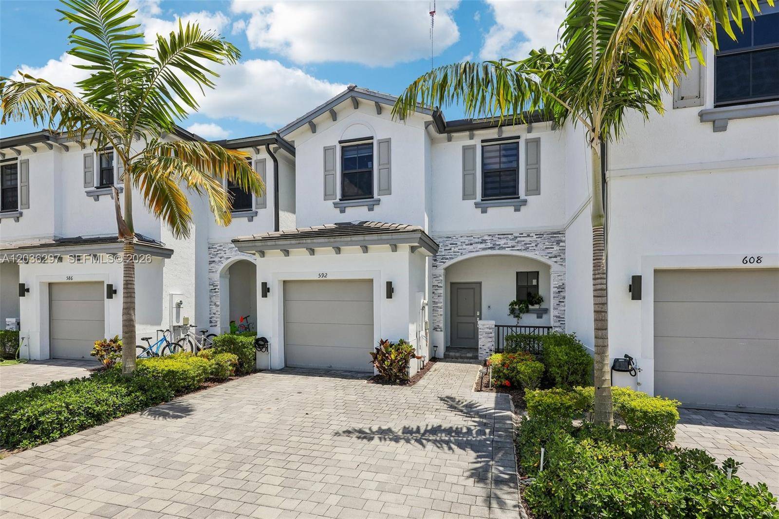 592 NW 203rd TerMiami Gardens - picture