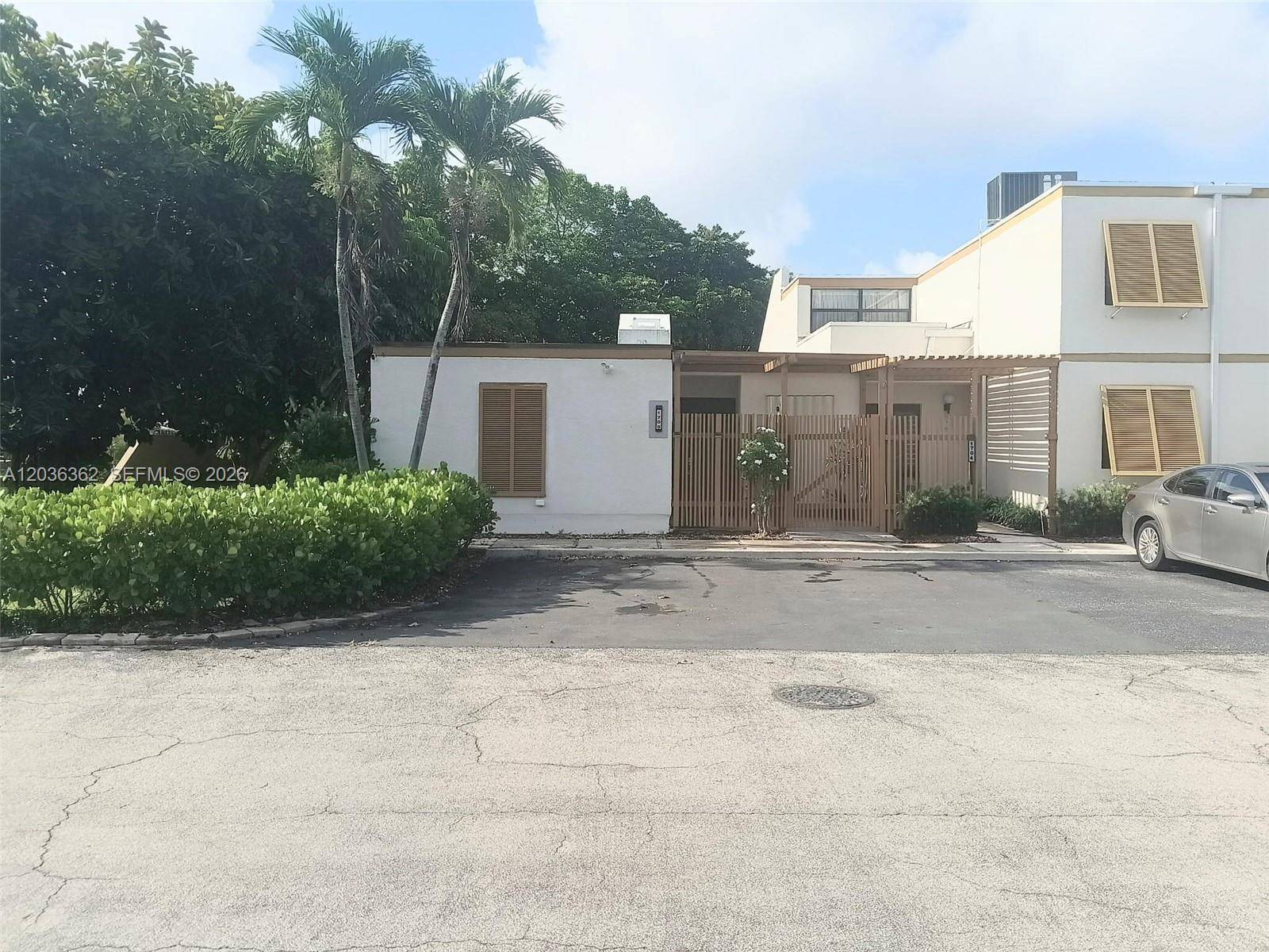 1700 SW 131st Place Cir SMiami - picture
