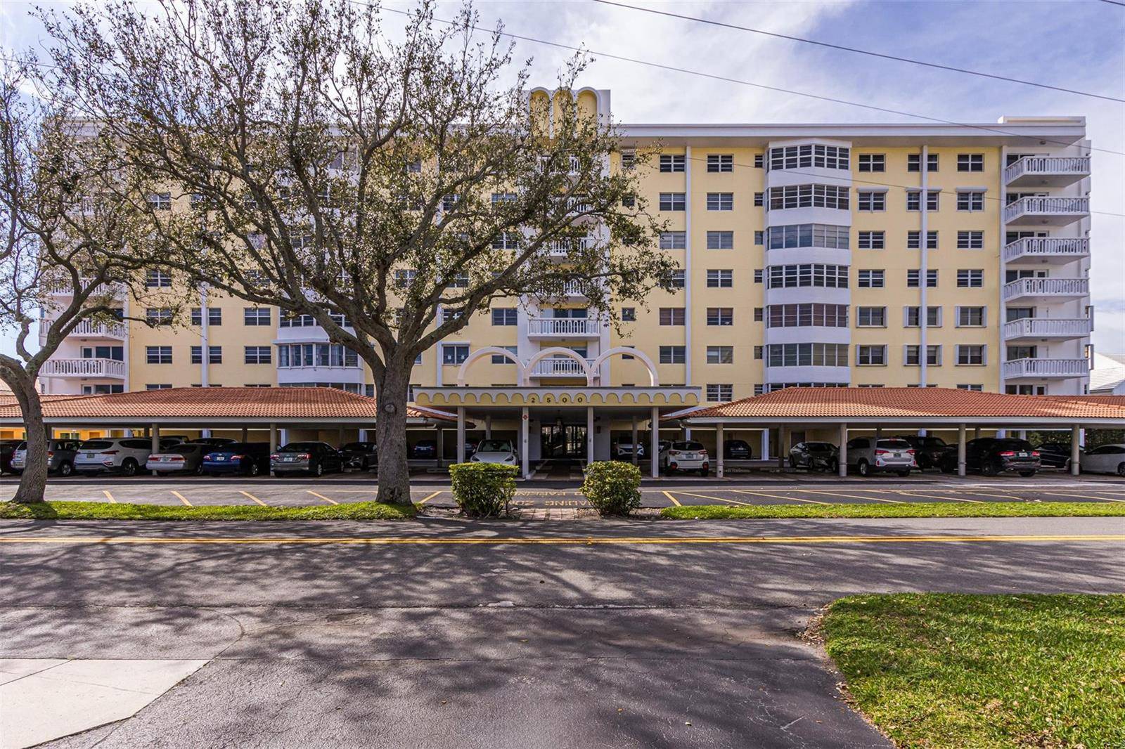 2500 NE 48thFort Lauderdale - COUNTRY CLUB TOWERS CONDO condo unit 609 - picture