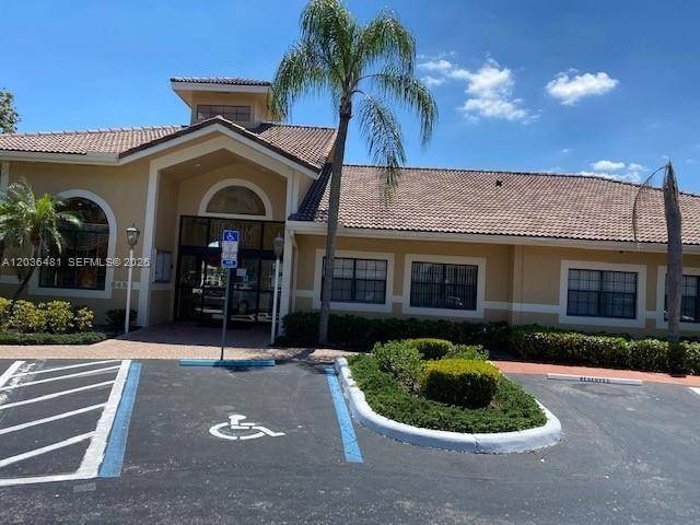 300 W Palm Cir WPembroke Pines - Condo 1-4 Stories,Condo condo unit 208 - picture