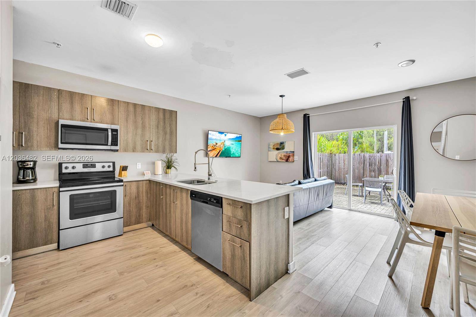 170 NW 158th StMiami - BISCAYNE GARDENS SEC A condo unit 2 - picture