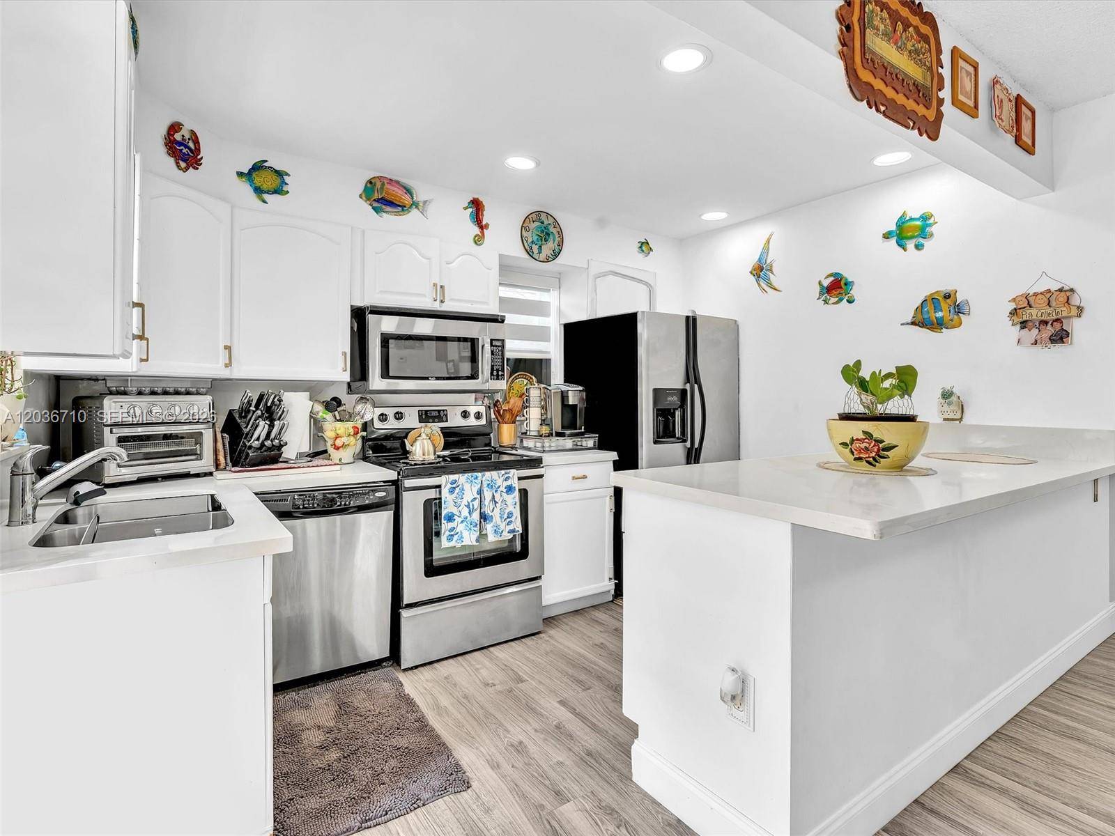 3483 SW 52nd AvePembroke Park - picture