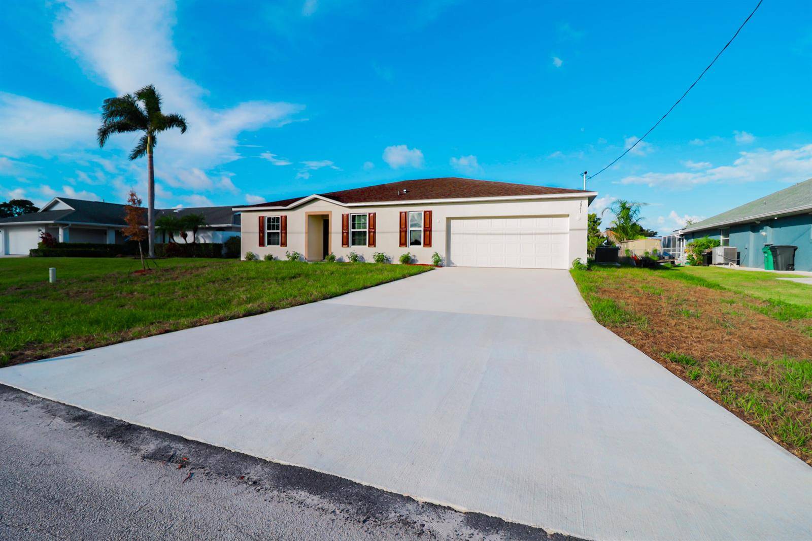 2061 SE MantuaPort St. Lucie - picture