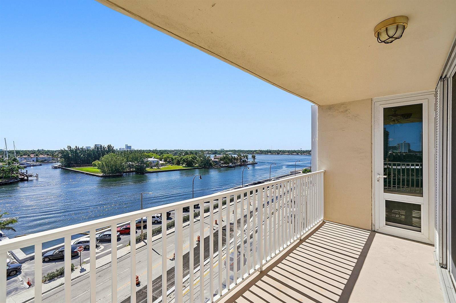 1401 S OceanHollywood - STRATFORD TOWERS CONDO condo unit 704 - picture
