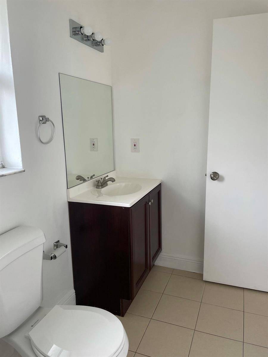 1990 SW 9thFort Lauderdale - RIVERSIDE PARK condo unit 1-2 - picture