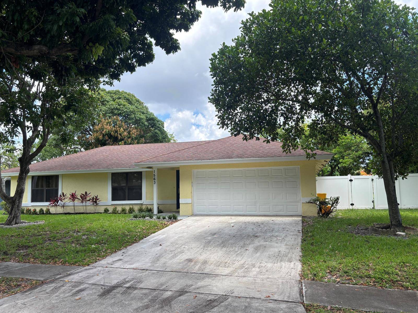 1563 40thWest Palm Beach - picture