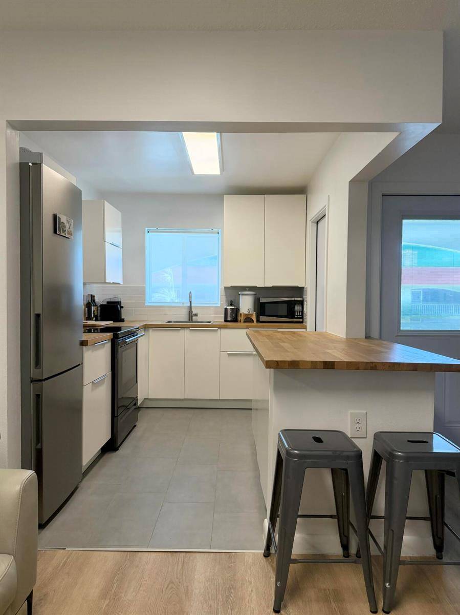 580 EgretHallandale Beach - Co-Op condo unit 305 - picture
