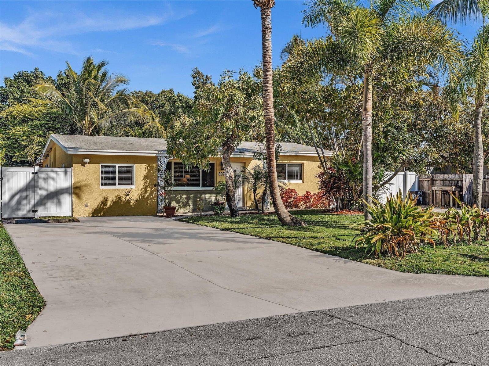 607 W PerryLantana - picture