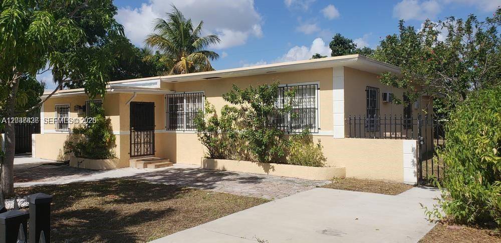 1079 NW 112th TerMiami - picture