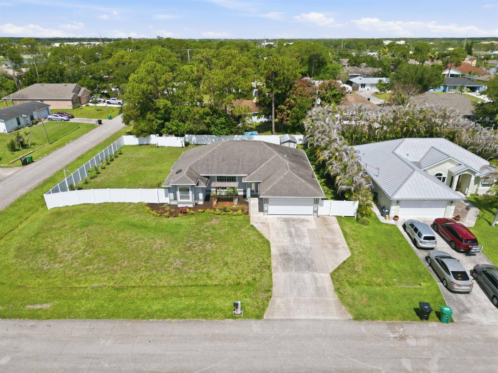 102 NW PeachPort St. Lucie - picture